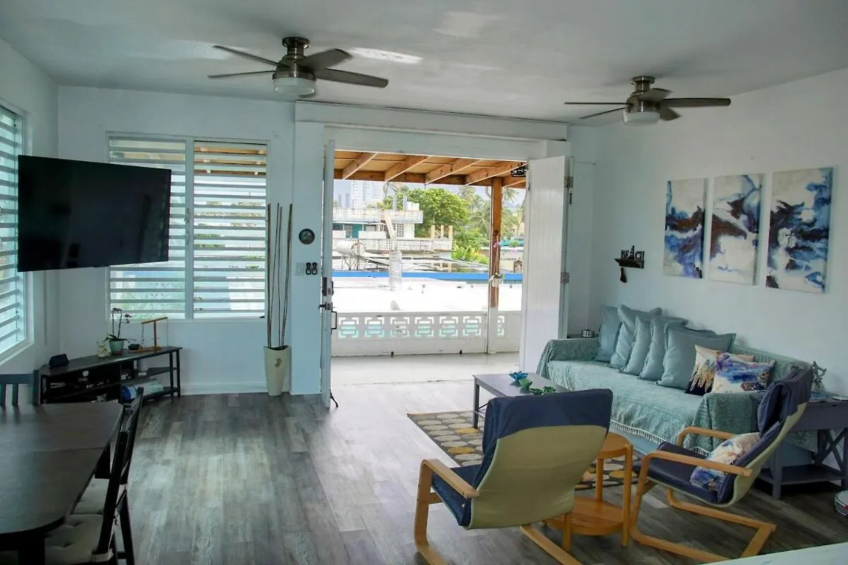 Best Beach In Pr! Beachfront 6 Bedr & Food Forest Luquillo Holiday home
